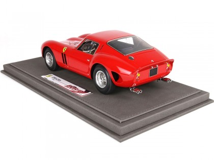 Ferrari 250 GTO 1962 BBR Models 1/18 BBR1807A Rosso con vetrina 2