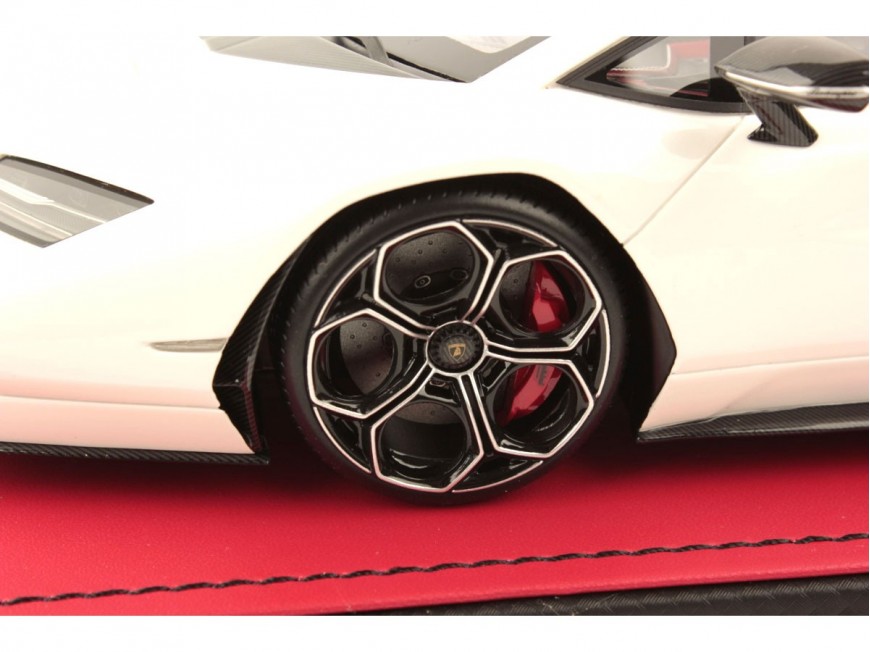 Lamborghini Countach LPI 800-4 MR Collection 1/18 LAMBO052A Bianco Siderale