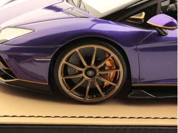 Lamborghini Aventador LP 780-4 Ultimae Roadster MR Collection 1/18 LAMBO051B Viola Pasifae
