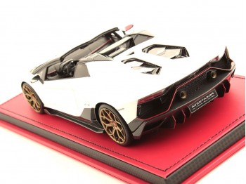 Lamborghini Aventador LP 780-4 Ultimae Roadster MR Collection 1/18 LAMBO051D Bianco Asopo con pack carbonio con vetrina