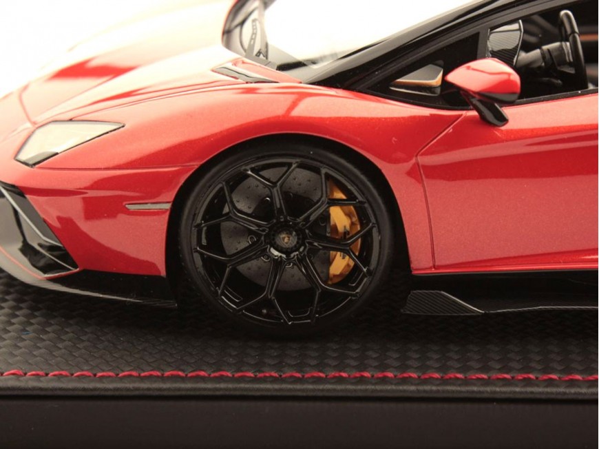 Lamborghini Aventador LP 780-4 Ultimae Roadster MR Collection 1/18 LAMBO051C Arancio Xanto con pack carbonio con vetrina