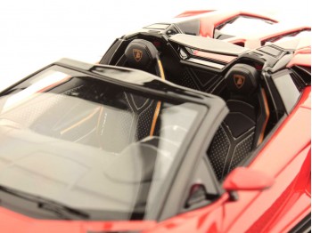 Lamborghini Aventador LP 780-4 Ultimae Roadster MR Collection 1/18 LAMBO051C Orange Xanthus avec pack carbone avec vitrine