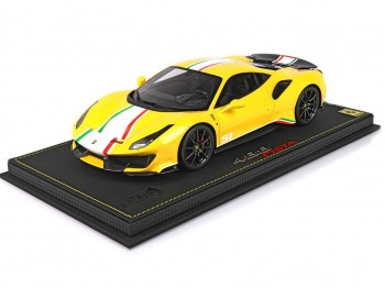 Ferrari 488 Pista Piloti Ferrari BBR Models 1/18 P18160H Giallo Modena con vetrina
