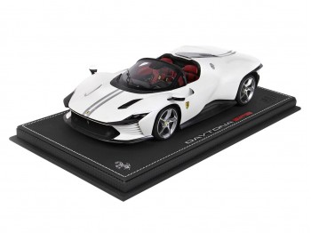 Ferrari Daytona SP3 Icona BBR Models 1/18 P18214B Blanc Italien Mat Métallisé avec vitrine