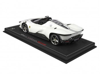 Ferrari Daytona SP3 Icona BBR Models 1/18 P18214B Blanc Italien Mat Métallisé avec vitrine