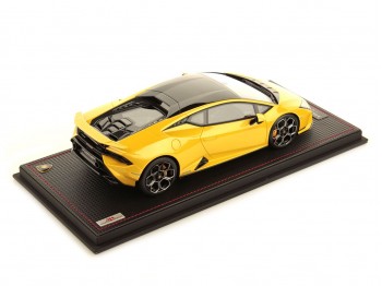 Lamborghini Huràcan Tecnica MR Collection 1/18 LAMBO054C Bélénus Jaune avec vitrine