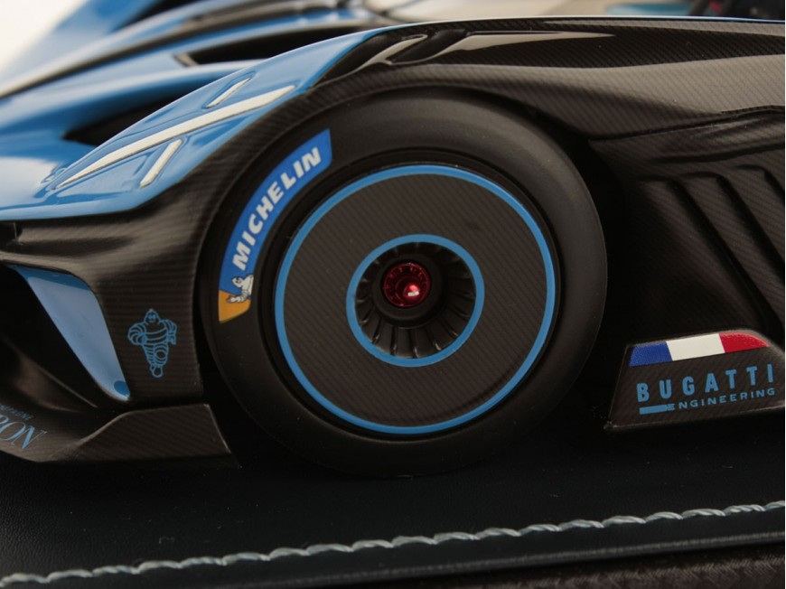 Bugatti Bolide MR Collection 1/18 BUG014 avec vitrine