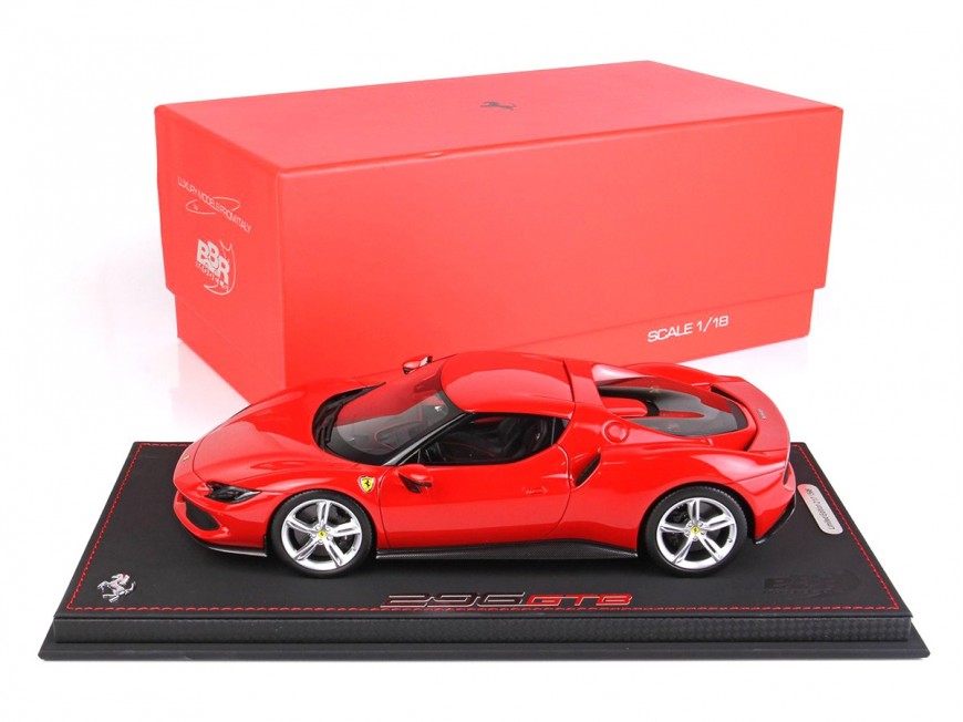 Ferrari 296 GTB BBR Models 1/18 P18210A Rosso Corsa 322 con vetrina