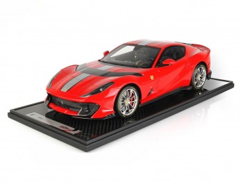 Ferrari 812 Competizione BBR Models 1/12 BBR1215B1 Rosso Corsa 322 con vetrina
