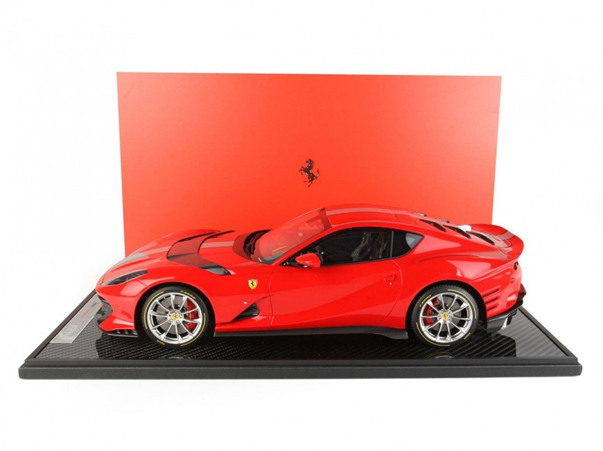Ferrari 812 Competizione BBR Models 1/12 BBR1215B1 Rosso Corsa 322 con vetrina