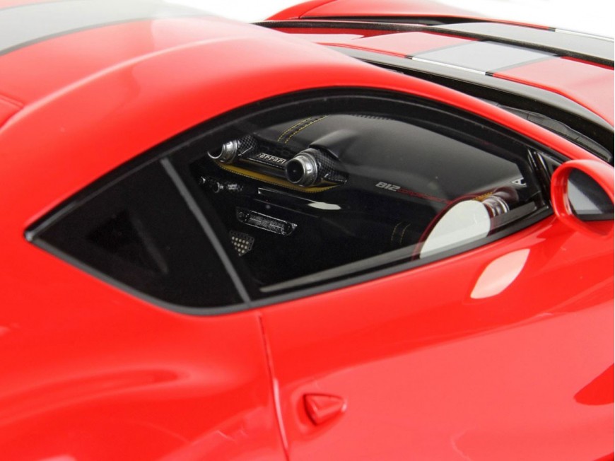 Ferrari 812 Competizione BBR Models 1/12 BBR1215B1 Rosso Corsa 322 con vetrina
