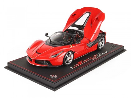 Ferrari LaFerrari Aperta die-cast BBR Models 1/18 BBR182231DIE Rosso Corsa 322 con vetrina