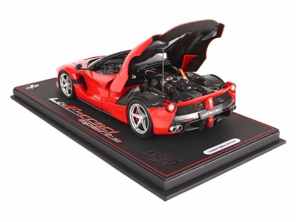 Ferrari LaFerrari Aperta die-cast BBR Models 1/18 BBR182231DIE Rouge de Course 322 avec vitrine 2