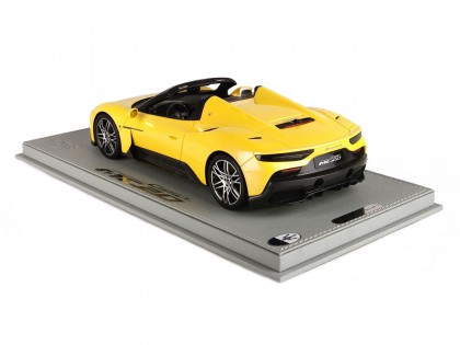 Maserati MC20 Cielo BBR Models 1/18 P18222C Giallo Genio Metallizzato con vetrina 2