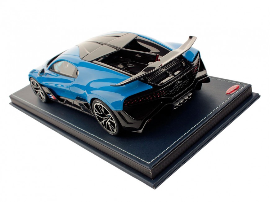 Bugatti Divo MR Collection 1/18 BUG09D Blu Francia Racing con vetrina