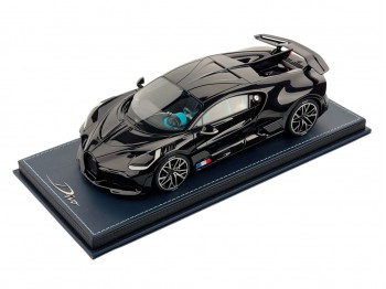 Bugatti Divo MR Collection 1/18 BUG09SE Nero Carbone con vetrina