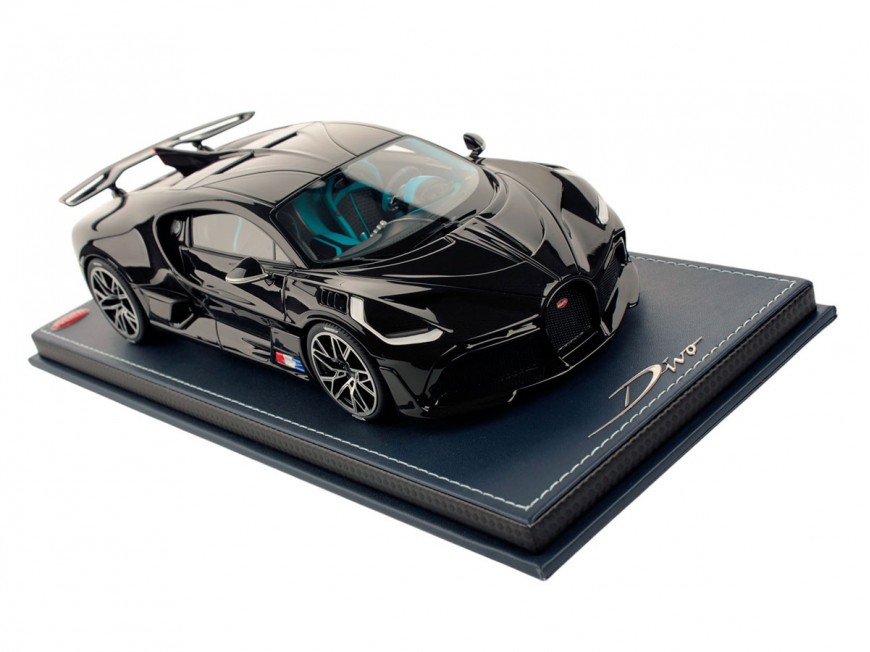 Bugatti Divo MR Collection 1/18 BUG09SE Nero Carbone con vetrina