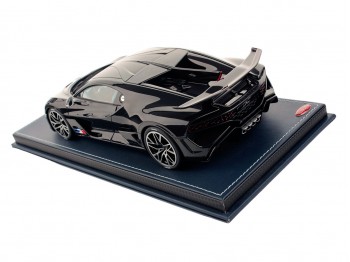 Bugatti Divo MR Collection 1/18 BUG09SE Nero Carbone con vetrina