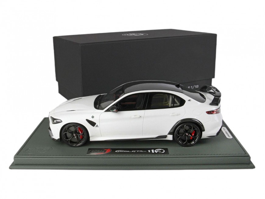 Alfa Romeo Giulia GTAm BBR Models 1/18 BBRC1852B-21 Bianco Trofeo con vetrina