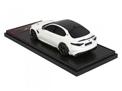 Alfa Romeo Giulia GTA BBR Models 1/43 BBRC246B-1 Trofeo White 2