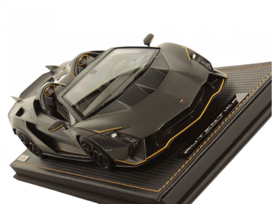 Lamborghini Auténtica MR Collection 1/18 LAMBO060A Grigio Titans con vetrina