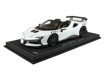 Ferrari SF90 XX Spider BBR Models 1/18 P18238L1 Cervin Blanc avec vitrine