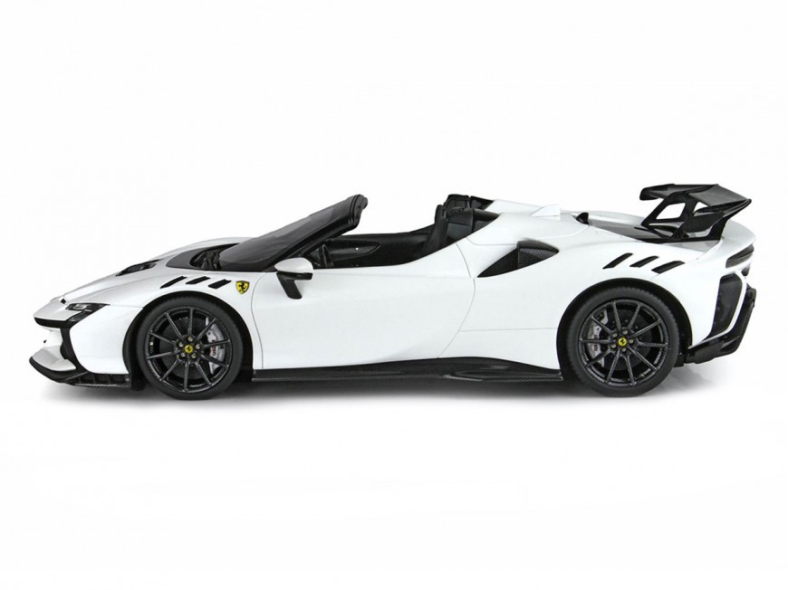 Ferrari SF90 XX Spider BBR Models 1/18 P18238L1 Cervin Blanc avec vitrine