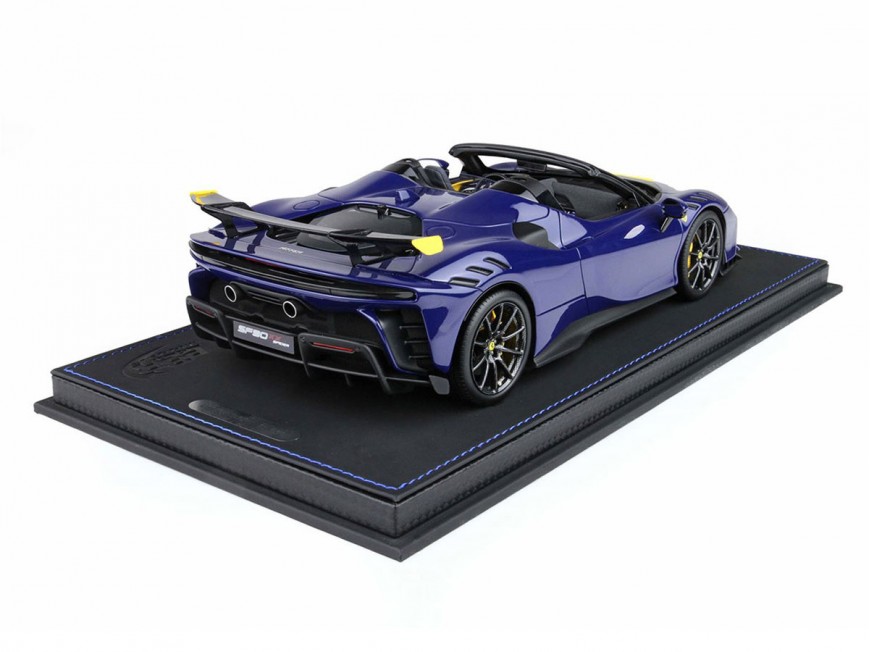 Ferrari SF90 XX Spider BBR Models 1/18 P18238I Bleu Électrique Métallisé avec vitrine