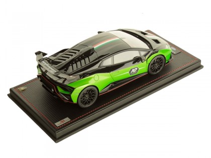 Lamborghini Huracàn STO SC 10ème Anniversaire 1/18 LAMBO044SC Vert Mantis et Noir Noctis avec vitrine 2