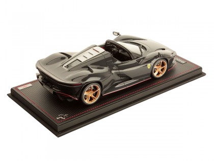 Ferrari Daytona SP3 Icona Spider MR Collection 1/18 FE036SE5 Fibra di Carbonio con vetrina 2