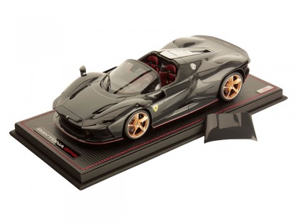 Ferrari Daytona SP3 Icona Spider MR Collection 1/18 FE036SE5 Fibre de Carbone avec vitrine