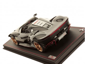 Ferrari Daytona SP3 Icona Spider MR Collection 1/18 FE036SE5 Fibra di Carbonio con vetrina