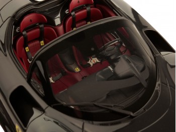 Ferrari Daytona SP3 Icona Spider MR Collection 1/18 FE036SE5 Fibra di Carbonio con vetrina
