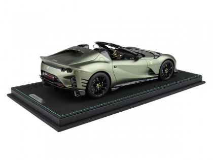 Ferrari 812 Competizione A BBR Models 1/18 P18209I Manzoni Vert Opaque avec vitrine 2