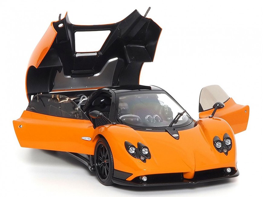 Pagani Zonda F die-cast ouvrable BBR Models 1/18 850409021DIE Orange de Saint Tropez avec vitrine