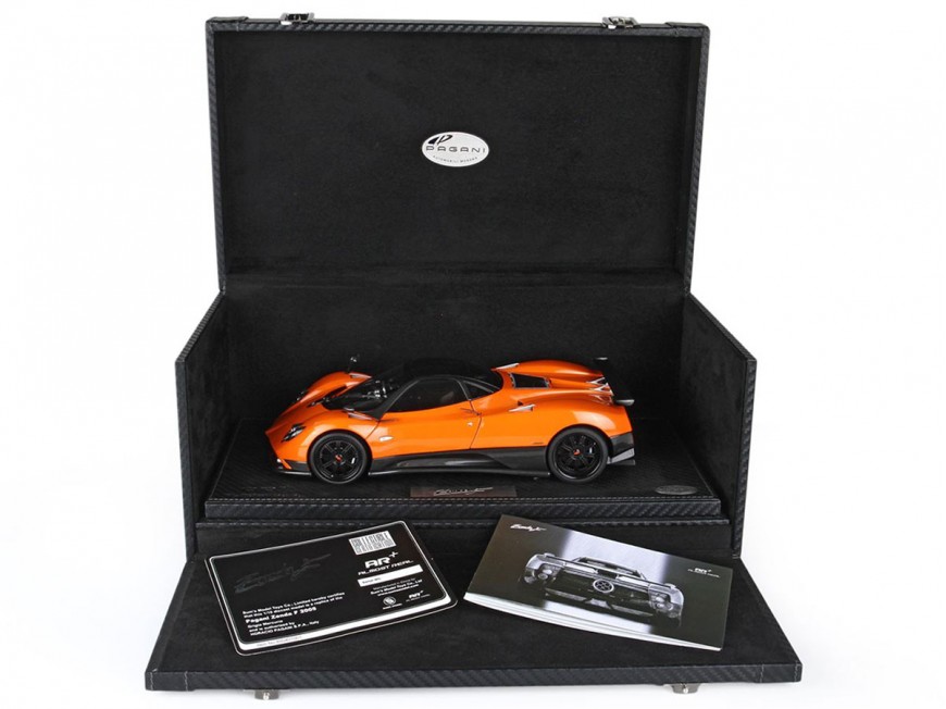 Pagani Zonda F die-cast ouvrable BBR Models 1/18 850409021DIE Orange de Saint Tropez avec vitrine