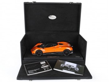 Pagani Zonda F die-cast ouvrable BBR Models 1/18 850409021DIE Orange de Saint Tropez avec vitrine