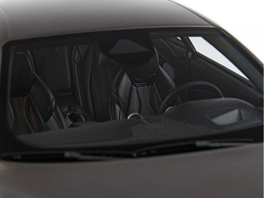 Maserati Granturismo Folgore BBR Models 1/18 P18240A Cuivre Folgore avec vitrine