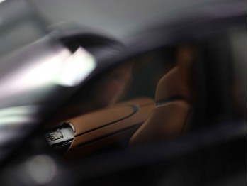Ferrari Purosangue BBR Models 1/18 P18231P1 Purosangue Noir toit panoramique avec vitrine