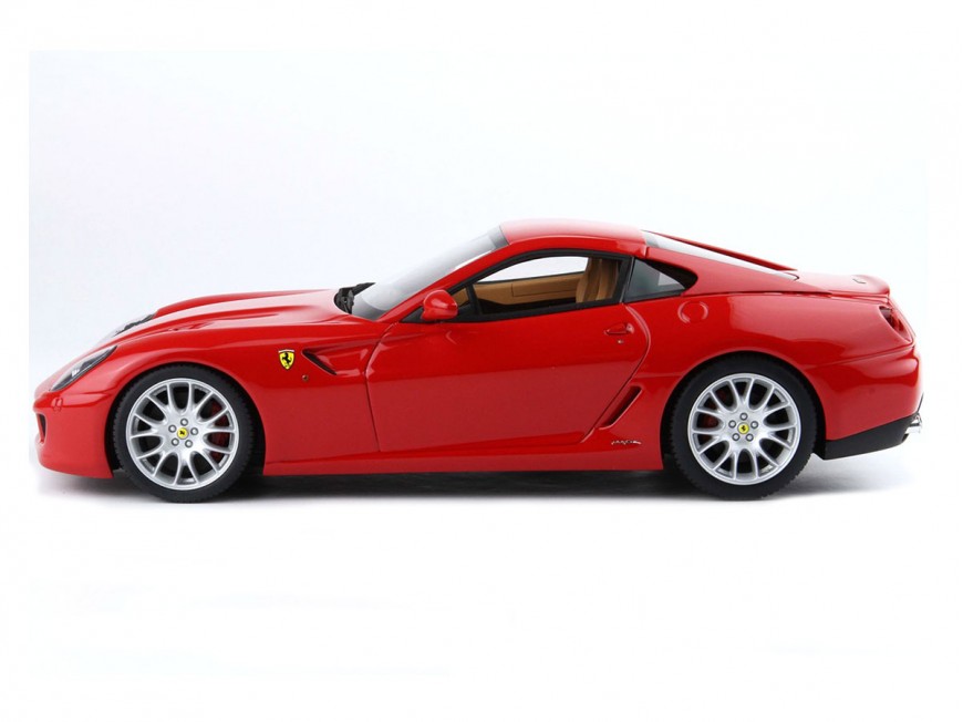 Ferrari 599 GTB Fiorano Boîte de Vitesses Manuelle BBR Models 1/18 BBR1872A1 Rouge de Course 322 avec vitrine