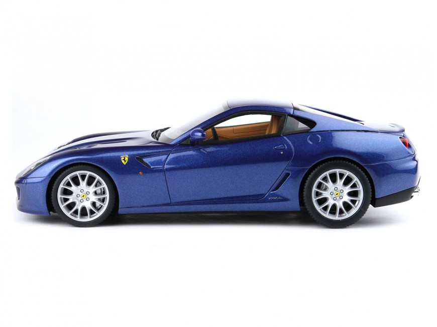 Ferrari 599 GTB Fiorano Boîte de Vitesses Manuelle BBR Models 1/18 BBR1872C Bleu Mirabeu Métallisé avec vitrine