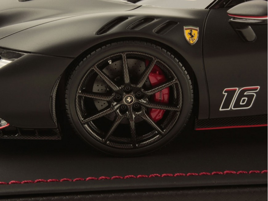 Ferrari SF90 XX Stradale Charles Leclerc MR Collection 1/18 FE041SE3 Noir Mat avec vitrine