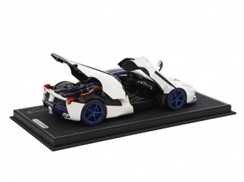 Ferrari LaFerrari die-cast BBR Models 1/18 BBR182238DIE Blanc Birdcage avec vitrine