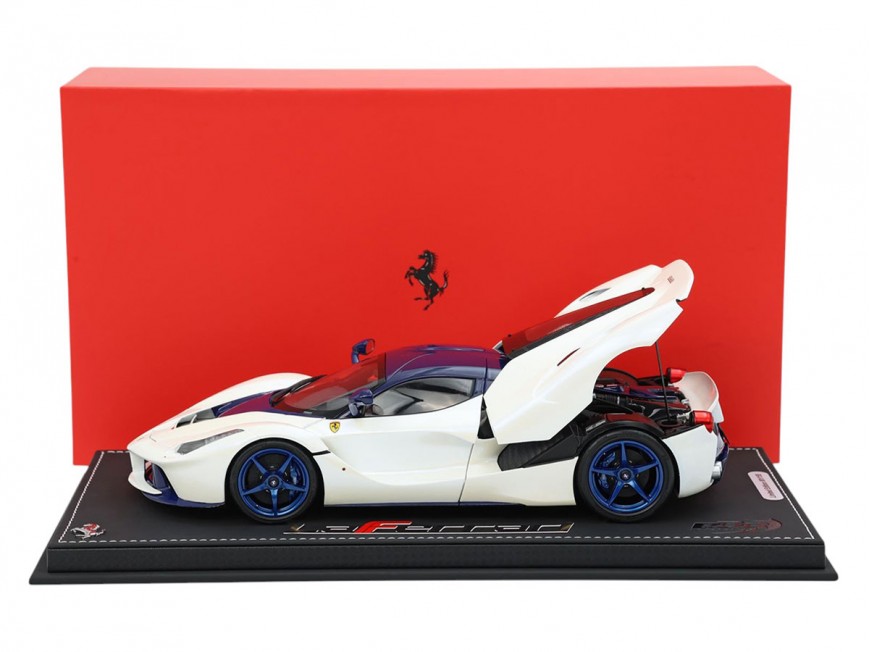 Ferrari LaFerrari die-cast BBR Models 1/18 BBR182238DIE Blanc Birdcage avec vitrine