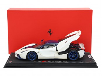 Ferrari LaFerrari die-cast BBR Models 1/18 BBR182238DIE Blanc Birdcage avec vitrine
