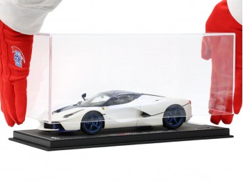 Ferrari LaFerrari die-cast BBR Models 1/18 BBR182238DIE Blanc Birdcage avec vitrine