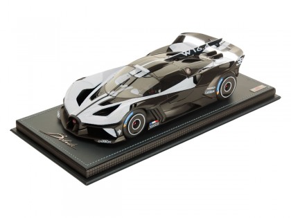 Bugatti Bolide MR Collection 1/18 BUG014E Quartz White with display case