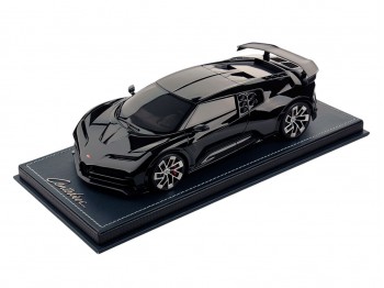 Bugatti Centodieci MR Collection 1/18 BUG011D Shiny Black with display case