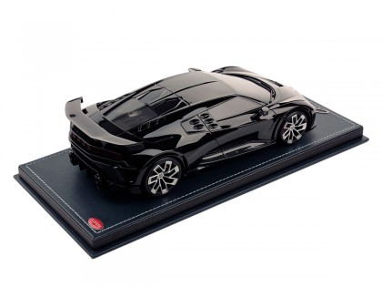 Bugatti Centodieci MR Collection 1/18 BUG011D Shiny Black with display case 2