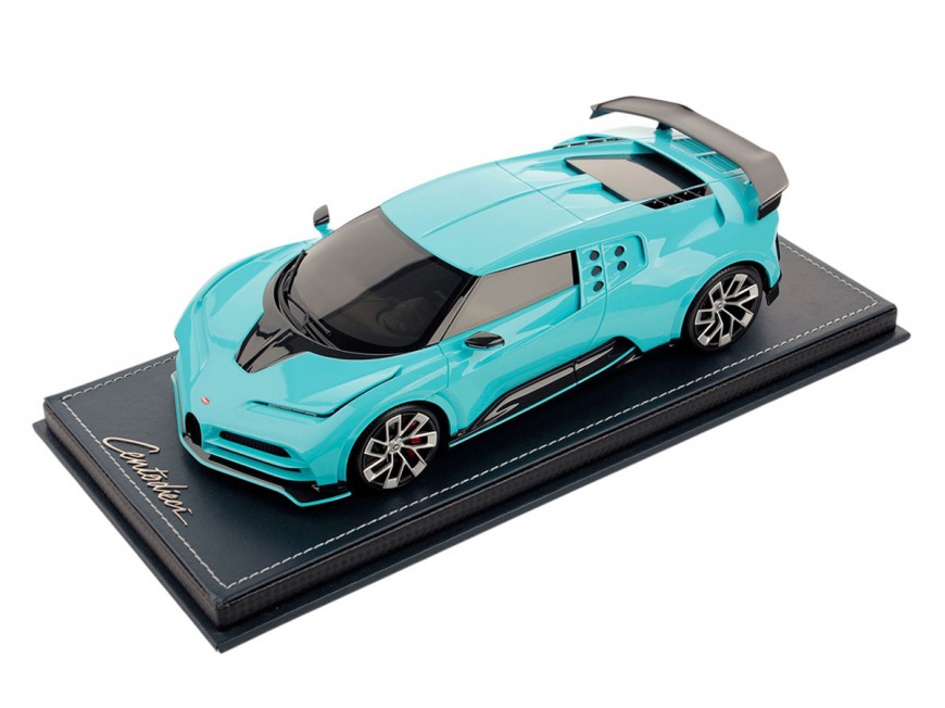 Bugatti Centodieci MR Collection 1/18 BUG011E Bleu Clair avec vitrine